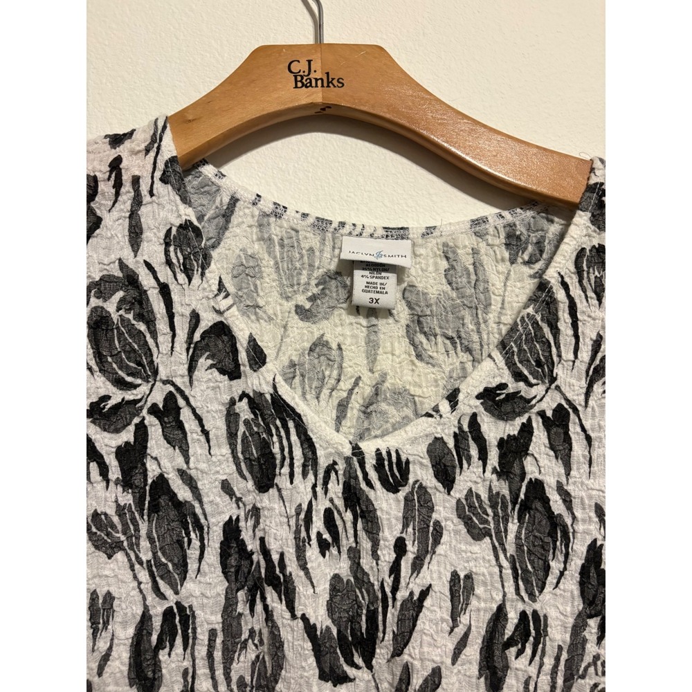Jaclyn Smith Womens 3X Black White Floral V-Neck Textured Crinkle Blouse Top - Picture 4 of 6